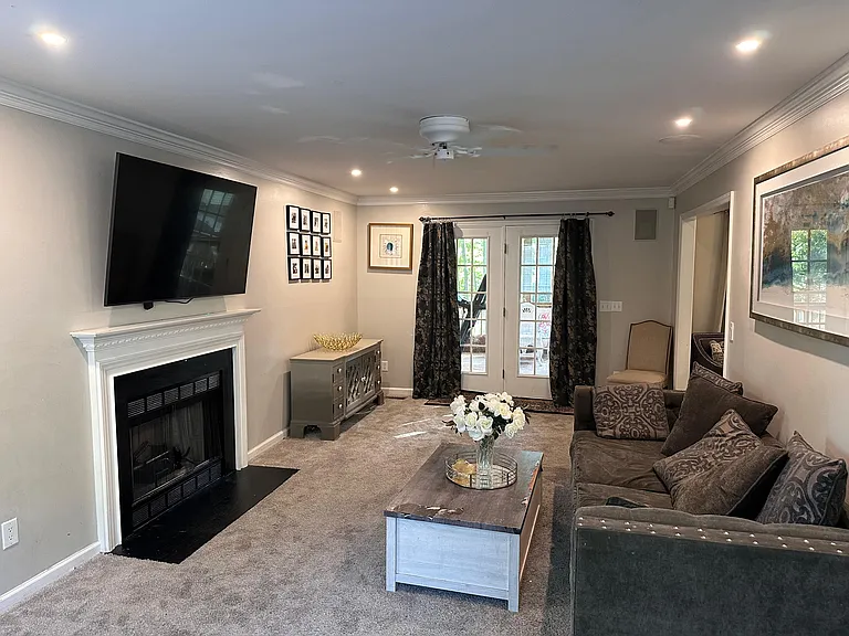 219 Caraway Ln — Photo 3