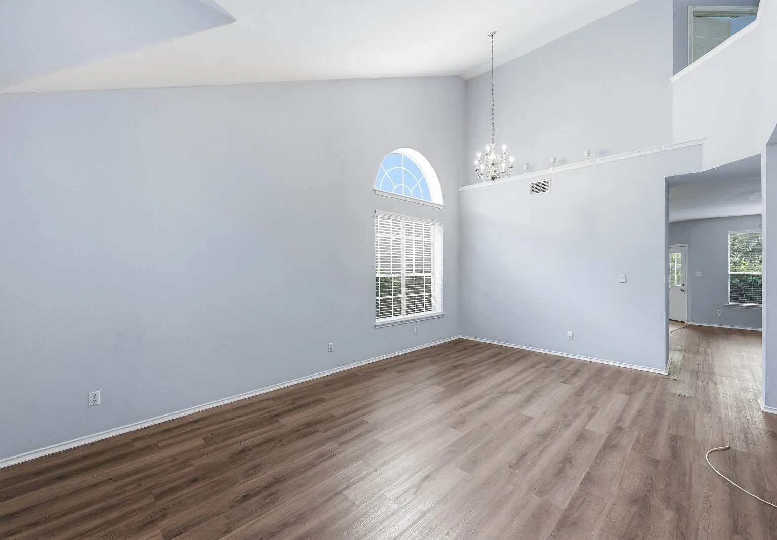 4 bed, 3.0 bath, 2045 sqft, $2,249 — Photo 3