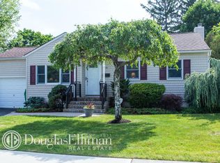 62 Knickerbocker Rd E, Plainview, NY 11803