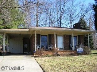 3230 Salisbury Pl, Greensboro, NC 27405