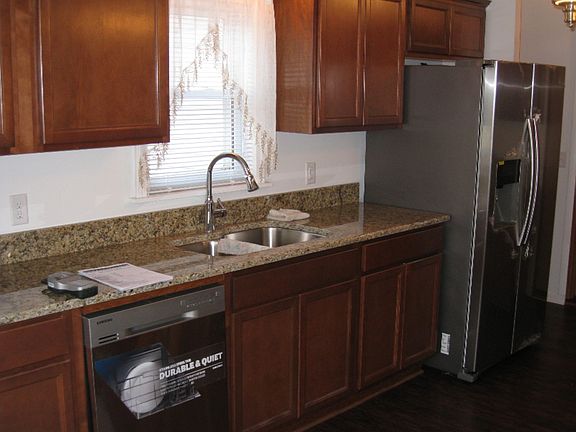 4th image of 506 E Grove St