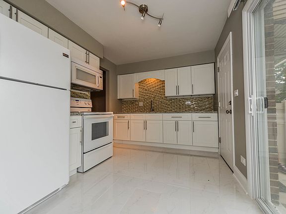 2nd image of 520 Washington Sq