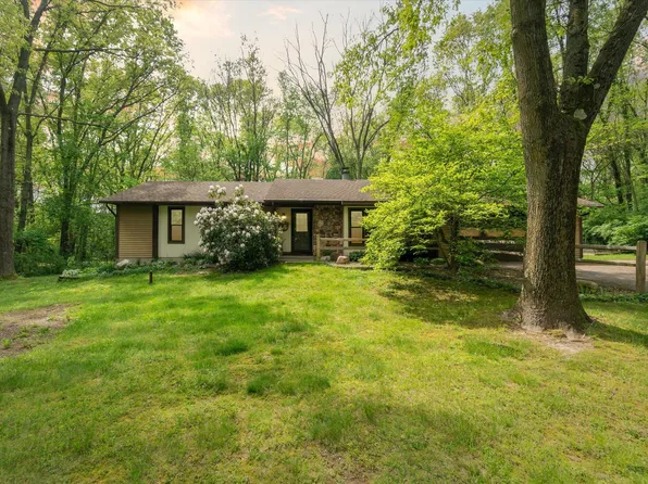 44824 Oak Leaves Ln, Mattawan, MI 49071