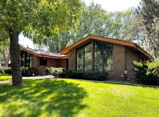 2441 Fairway Cir, Mitchell, SD 57301