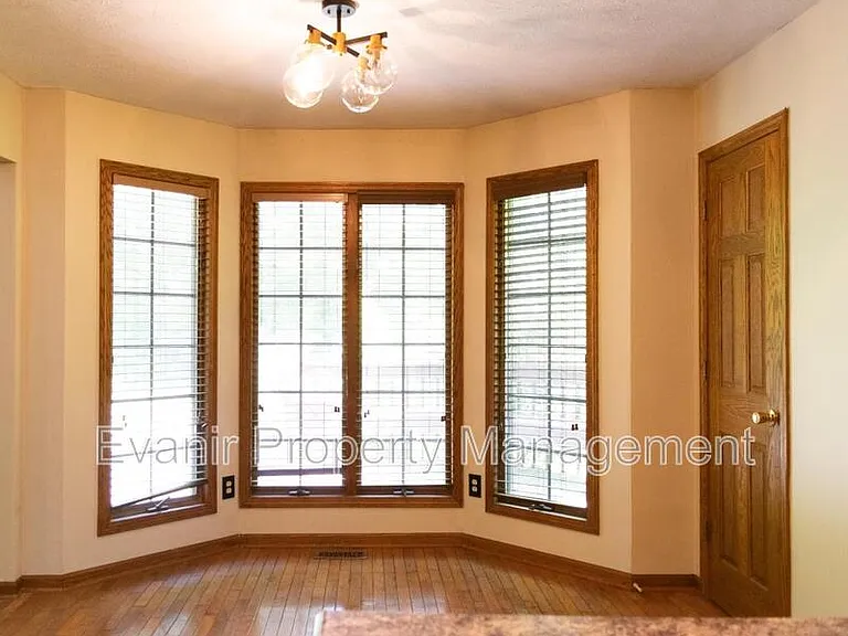 113 Brittany Ln — Photo 12
