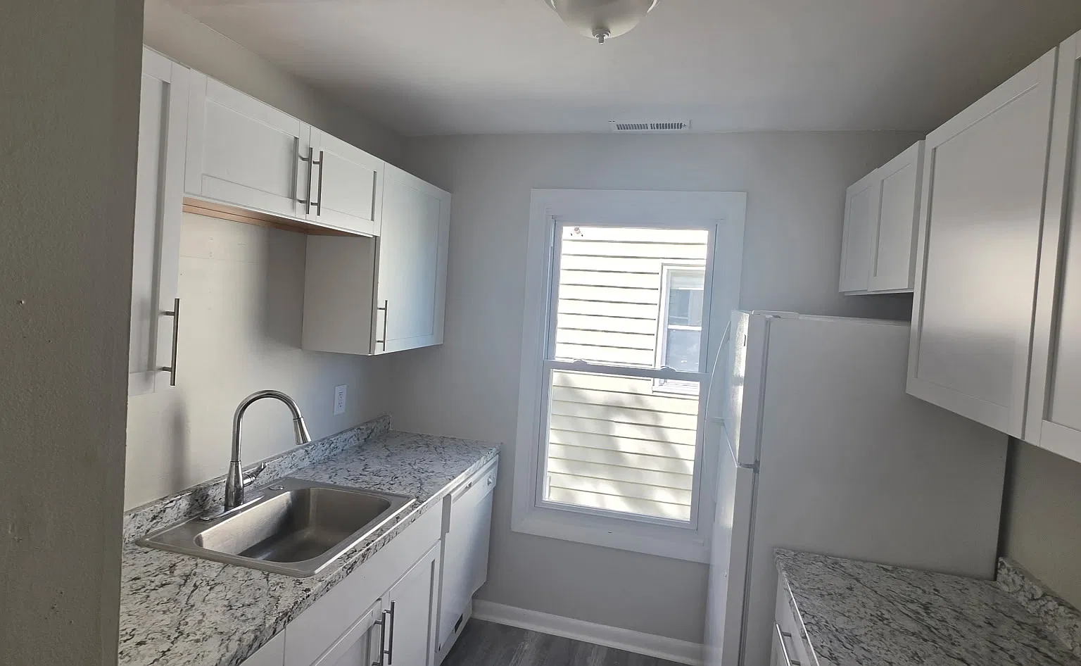 3 bed, 1.5 bath, 1200 sqft, $2,450 — Photo 2