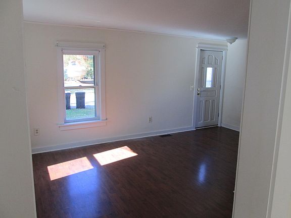 4th image of 15 Newcomb St