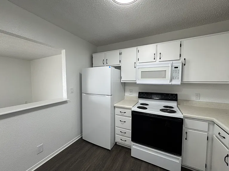 Prairie View Apartments — Photo 23