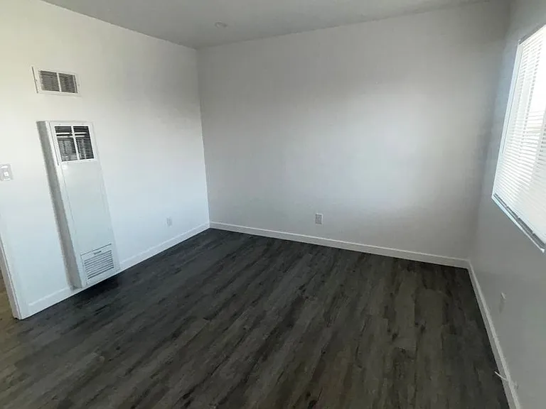 1760 Henderson Ave — Photo 2