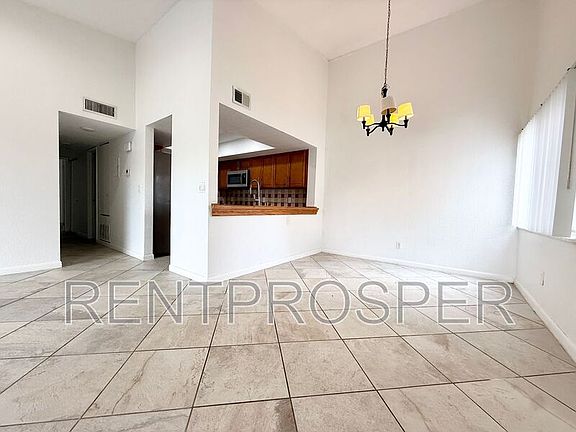5th image of 4559 Lakeway Dr #3806