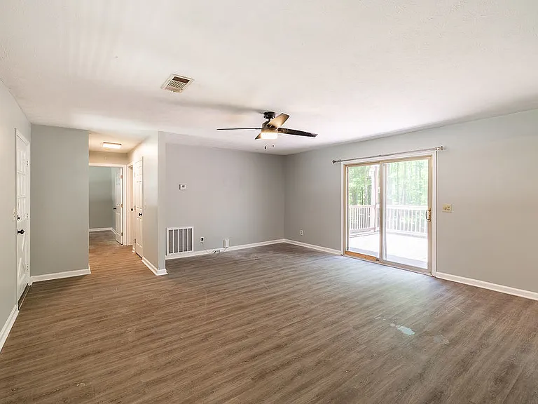 303 Brown Bridge Rd — Photo 5