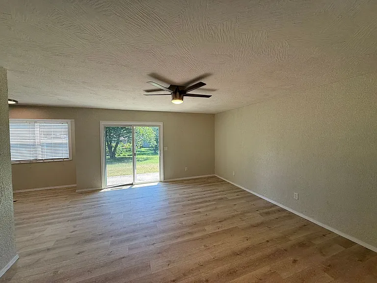 5842 S Buttercup Ln — Photo 3