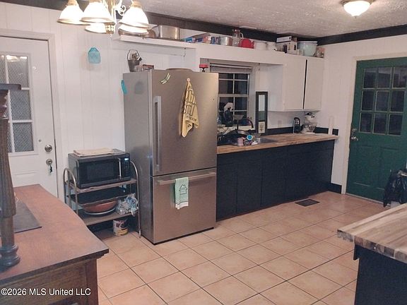 5th image of 144 Plummer Cir