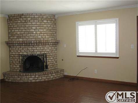 3rd image of 5112 Garland Ln