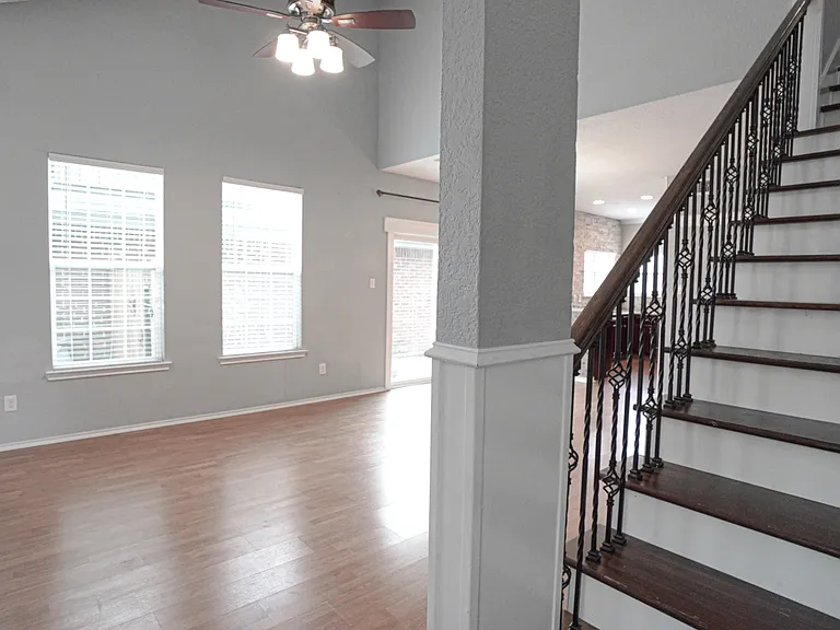 1512 Wheatfield Dr — Photo 4