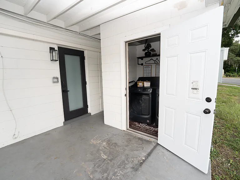 1109 E South St — Photo 49