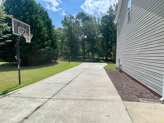 3rd image of 4008 Old Spartanburg Hwy