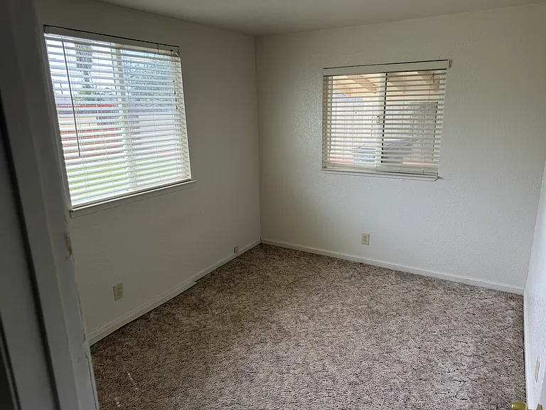 3604 Hemlock Ave — Photo 6