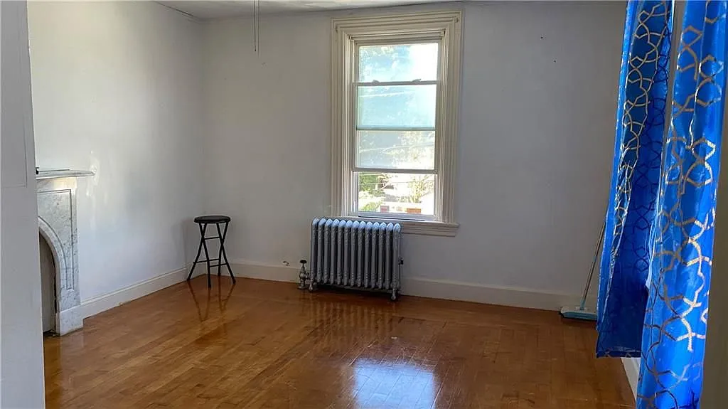 5 bed, 2.0 bath, 1140 sqft, $2,400 — Photo 1