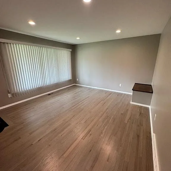 36411 Roycroft St — Photo 3