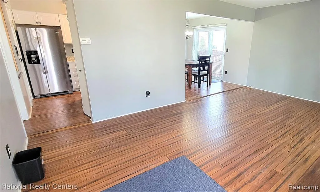 2 bed, 1.5 bath, 1408 sqft, $1,600 — Photo 3