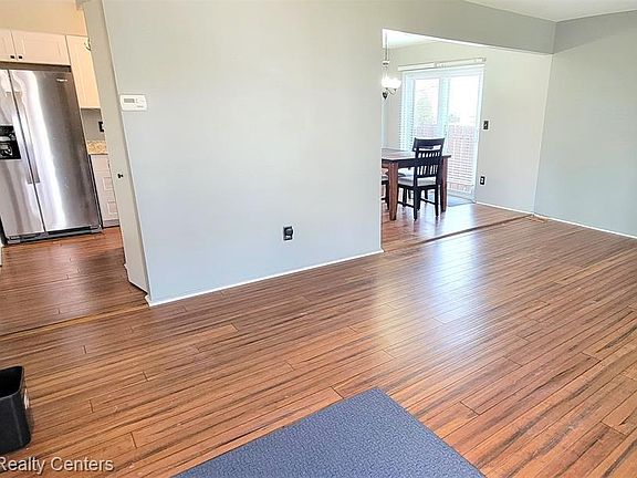 3rd image of 34149 Garfield Cir