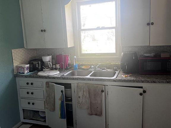 2nd image of 1237 N Staton Dr