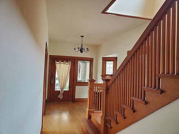 4th image of 1920 Scott Ave