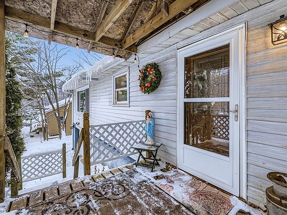 4th image of 3977 Clover Ave
