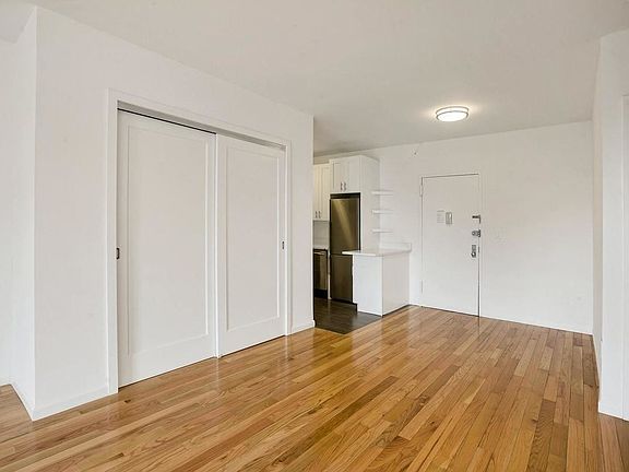 3rd image of 720 Greenwich St APT 5G