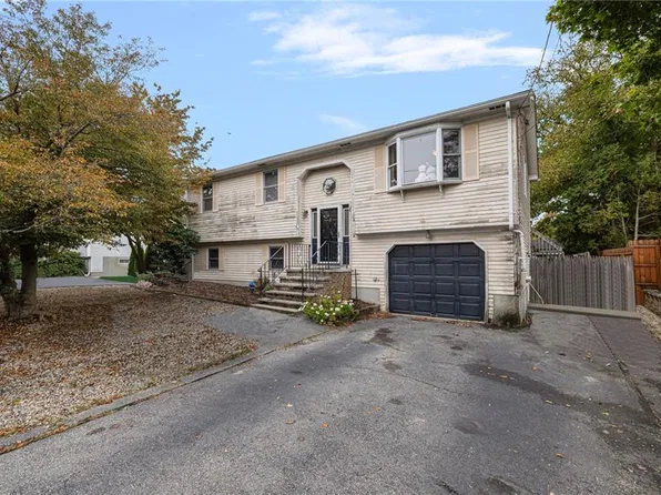 24 Diguilio Dr, North Providence, RI 02911
