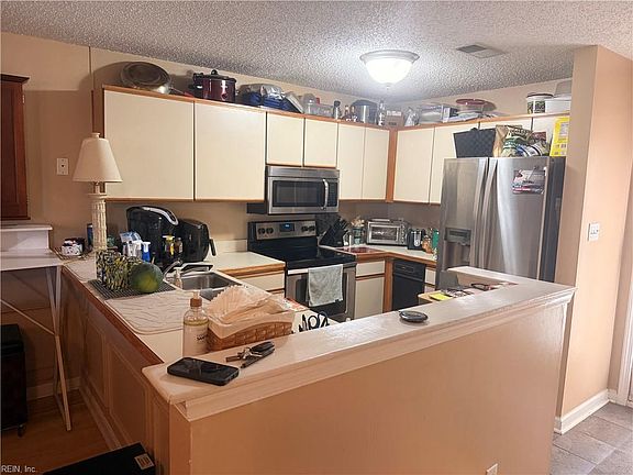 3rd image of 4185 Laurel Green Cir