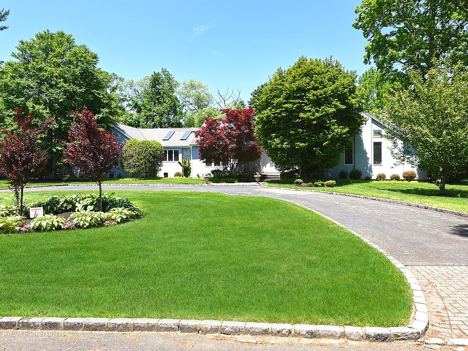 1st image of 24 Winchester Dr