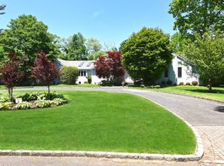 24 Winchester Dr, Muttontown, NY 11791