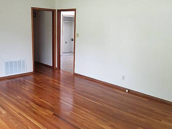 3rd image of 7424 Bennington Dr