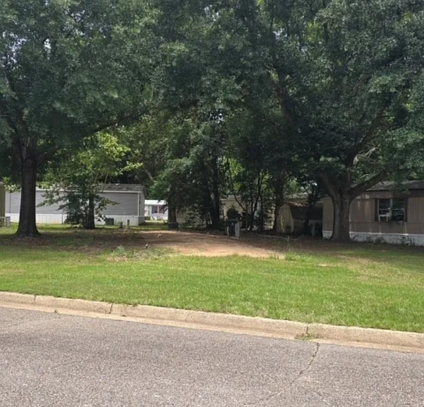142 Lancelot Cir — Photo 1