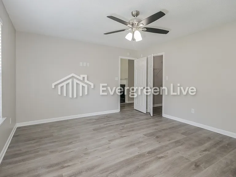 7064 Stoneridge Dr — Photo 13