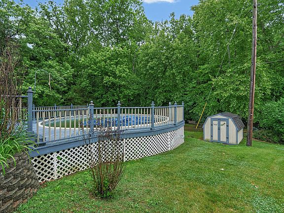 3rd image of 135 Brookwood Dr