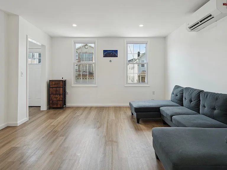 33 Kossuth St #1 — Photo 3