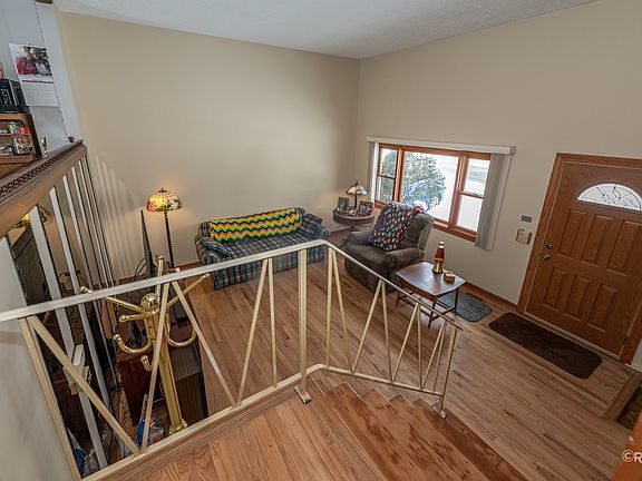 5th image of 117 E Lincoln Ave