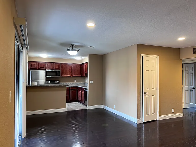 5281 River Glen Dr — Photo 3