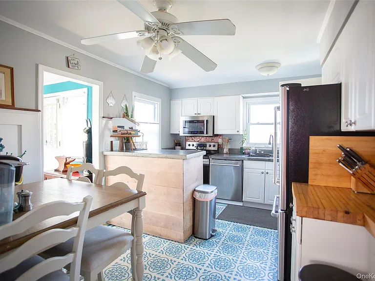 274 W Walnut St — Photo 8