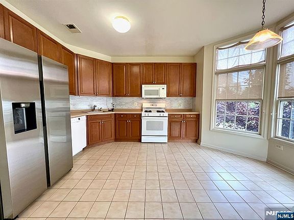 3rd image of 103 Crown Ct #32