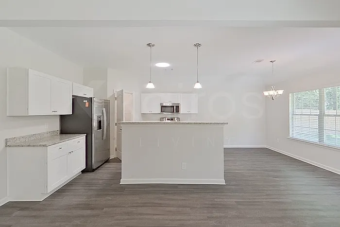 111 Live Oak Dr — Photo 4