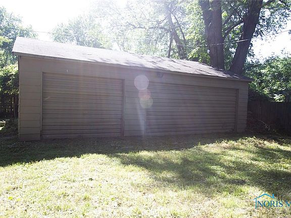 2nd image of 611 Wyman St