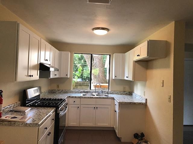 1st image of 1900 Holmes St
