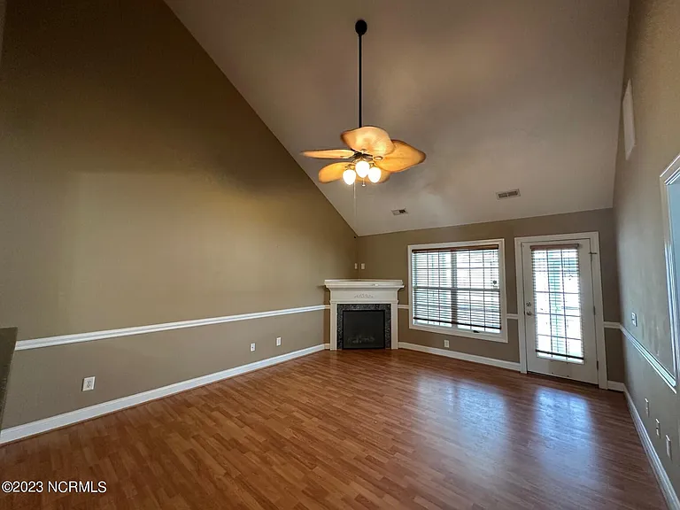 2533 Saddleback Dr #B — Photo 8