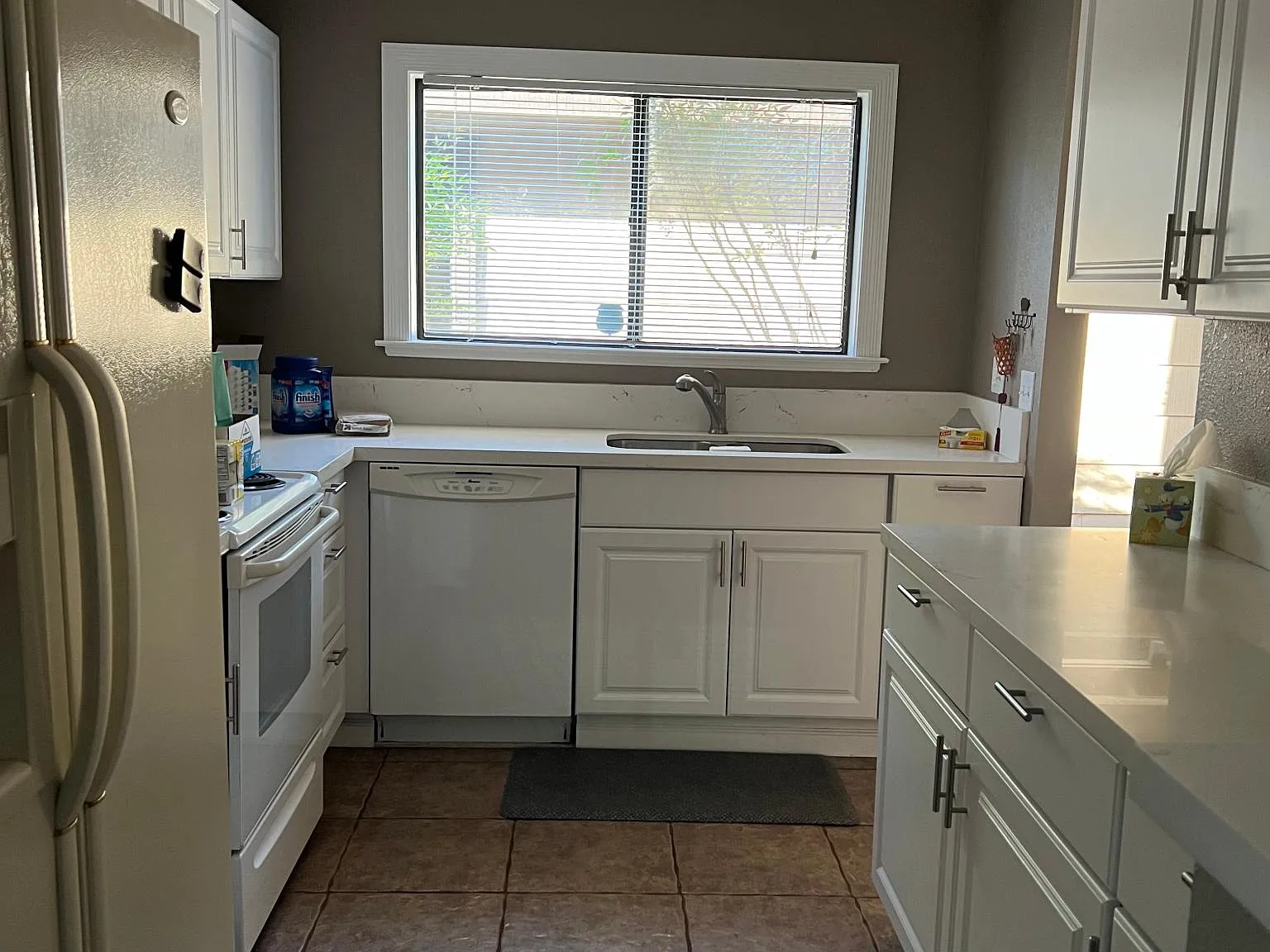 656 Shadowview Ct — Photo 1