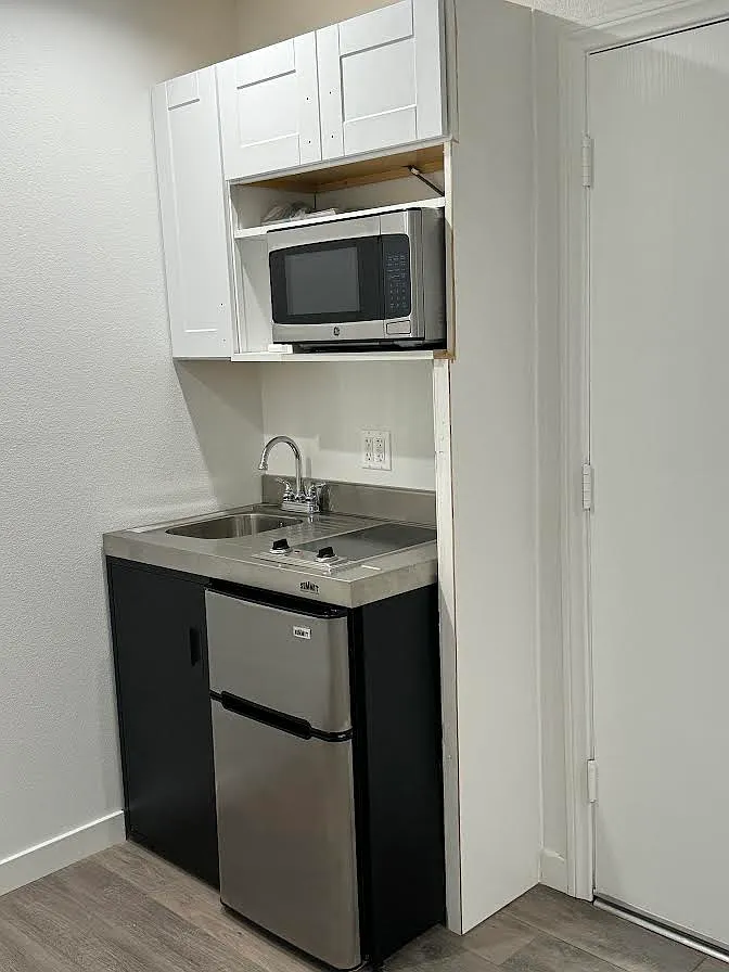 Studio, 225 sqft, $1,250 — Photo 3