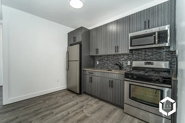 Rented by LIX Real Estate LLC | media 3